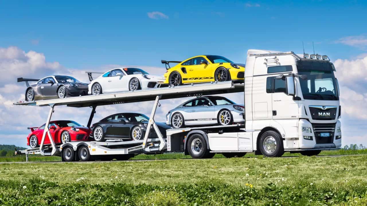 Compre seis Porsche 911 e leve caminhão de brinde