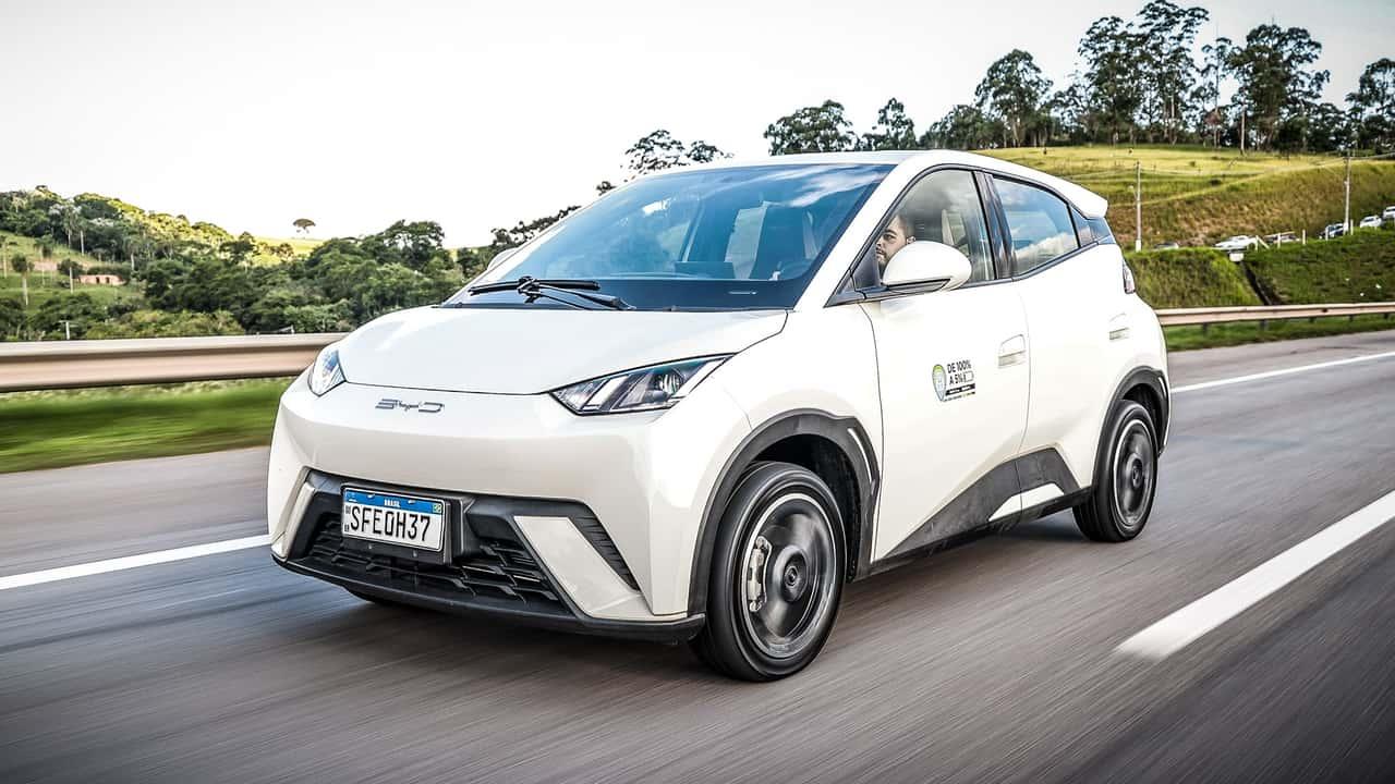 Eficiência e economia dos veículos elétricos no Brasil em destaque
