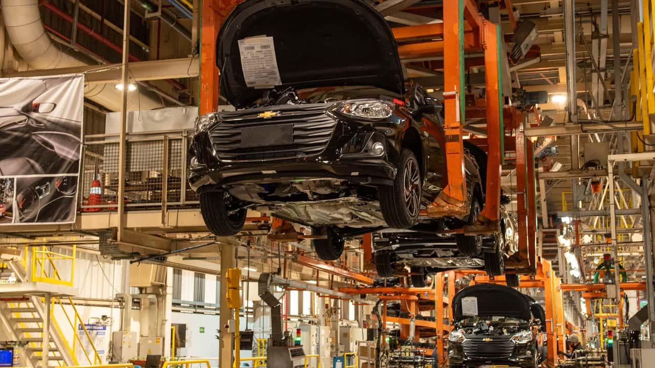 Fábrica do Chevrolet Onix retoma produção após pausa de um mês