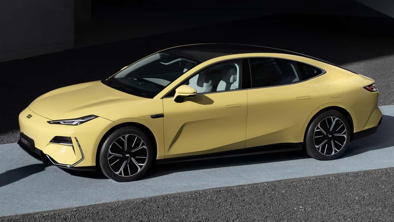 Geely Galaxy E8 2025: o novo sedã elétrico desafiante da BYD Seal