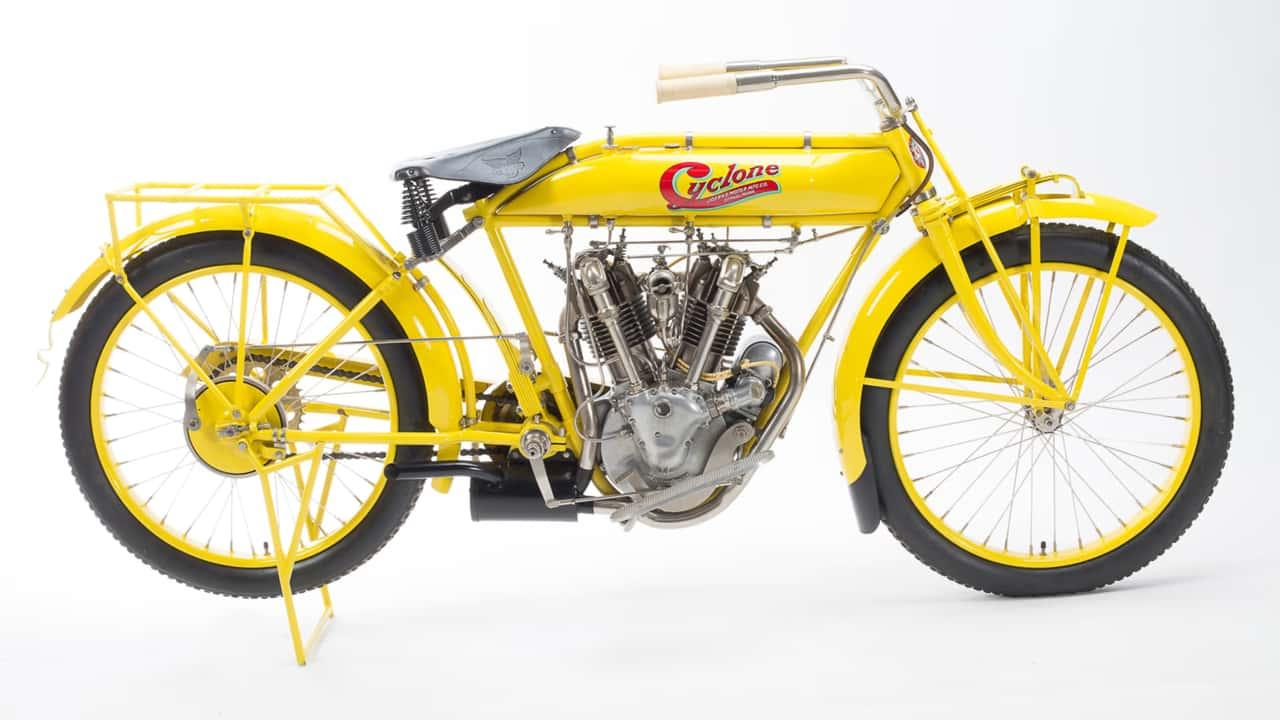 Moto centenária impressiona com preço de R$ 7,5 milhões