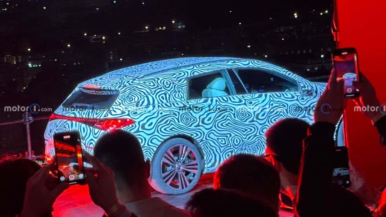 Nova Mercedes-Benz CLA Shooting Brake revela detalhes inéditos camuflados