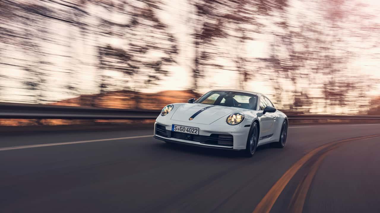 Novas versões do Porsche 911 podem ter câmbio manual