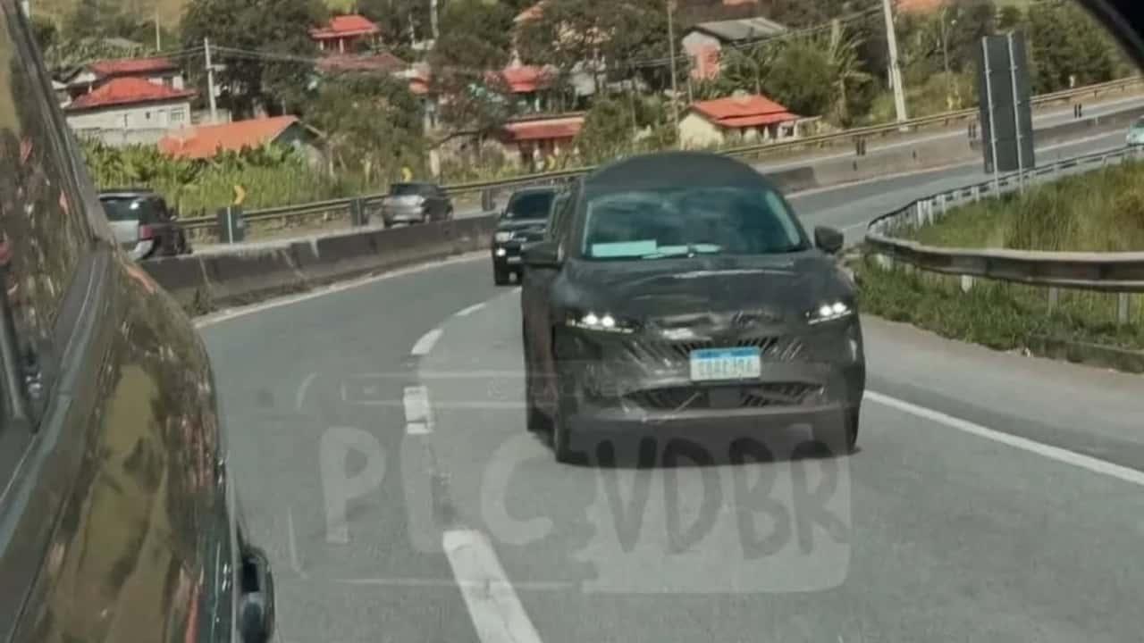 Novo Nissan Sentra 2023 é flagrado em solo brasileiro