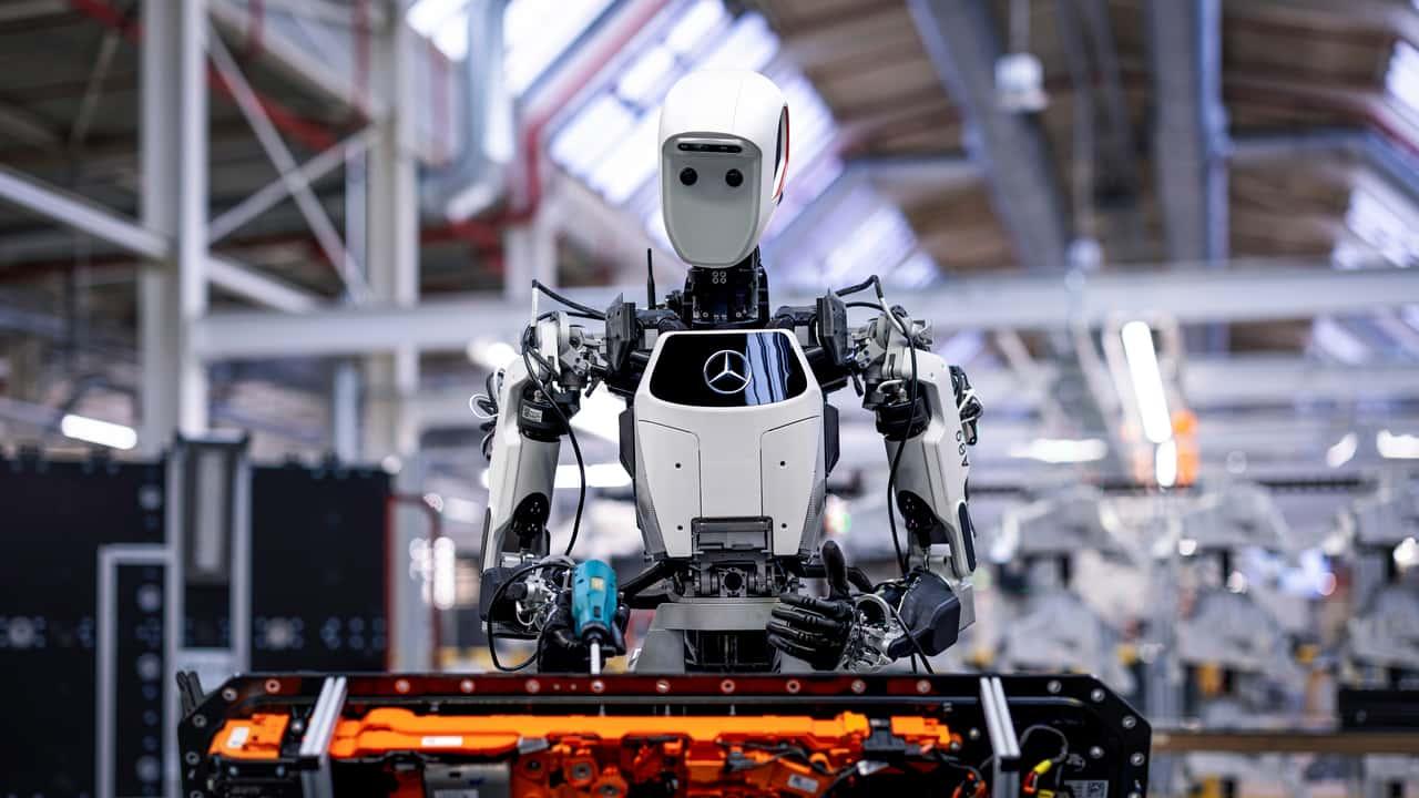 Robôs humanóides transformam indústria automotiva da Mercedes-Benz no Brasil