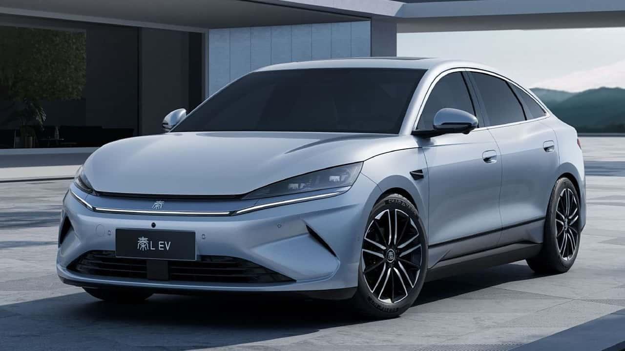 Sedã elétrico BYD Qin L estreia com preço competitivo e ADAS