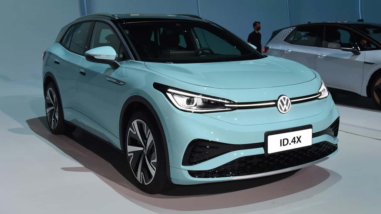 Volkswagen ID.4 reduz preço na China competindo com BYD Dolphin no Brasil