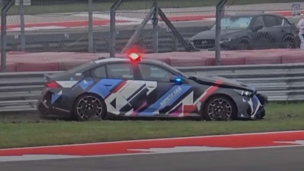 Acidente com safety car BMW M5 agita MotoGP