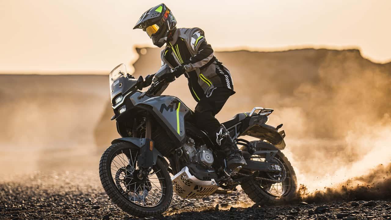 CFMoto chega ao Brasil com concorrente para a Himalayan 450