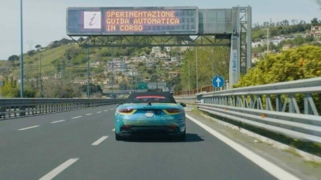Maserati autônoma desenvolvida por estudantes inova estradas na Itália