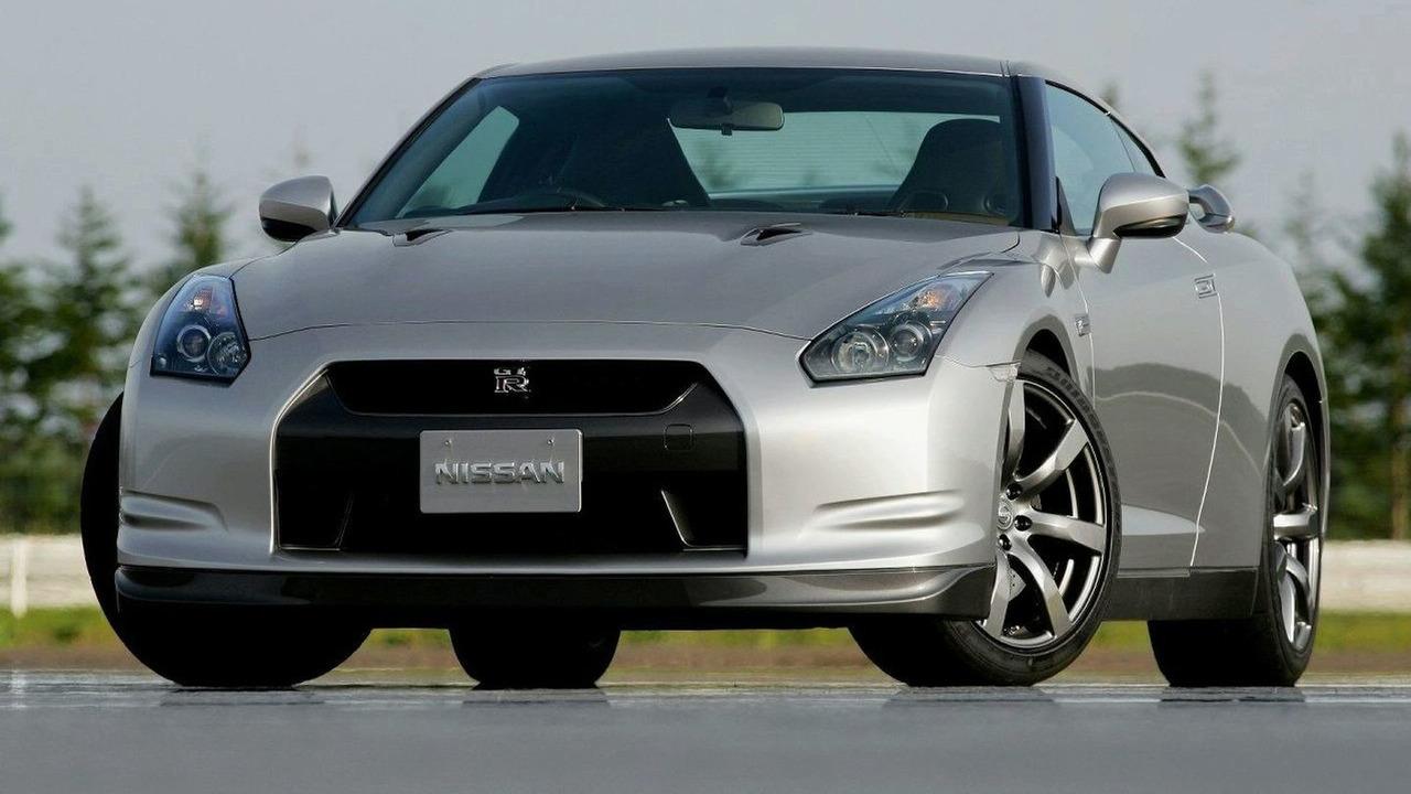 Nissan planeja Skyline GT-R para superar desempenho do Porsche 911