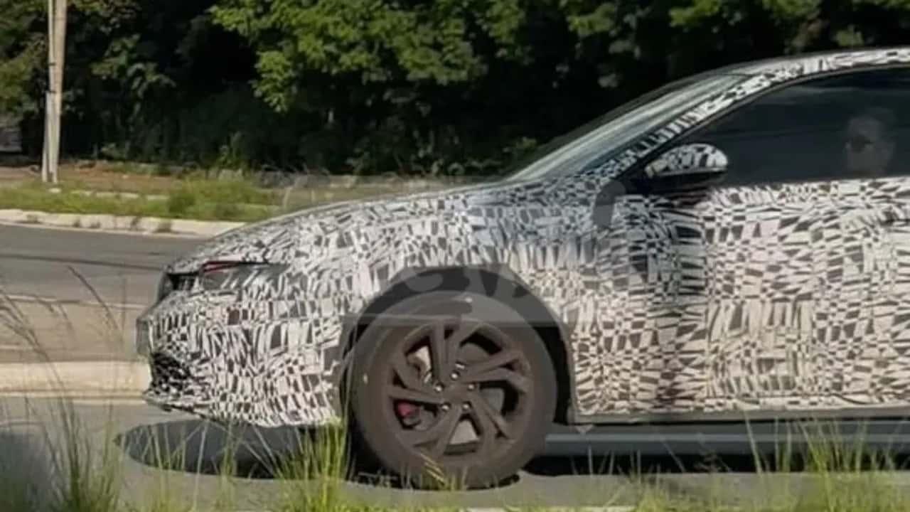 Novo visual do VW Jetta GLI 2026 é flagrado no Brasil
