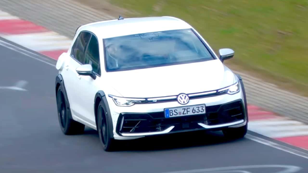 Novo Volkswagen Golf R Safari é avistado como SUV esportivo