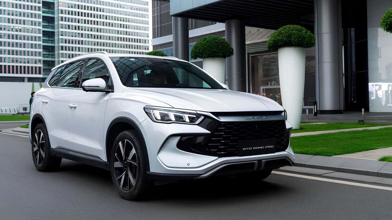 Por que vendas de carros elétricos despencam no Brasil em 2024?