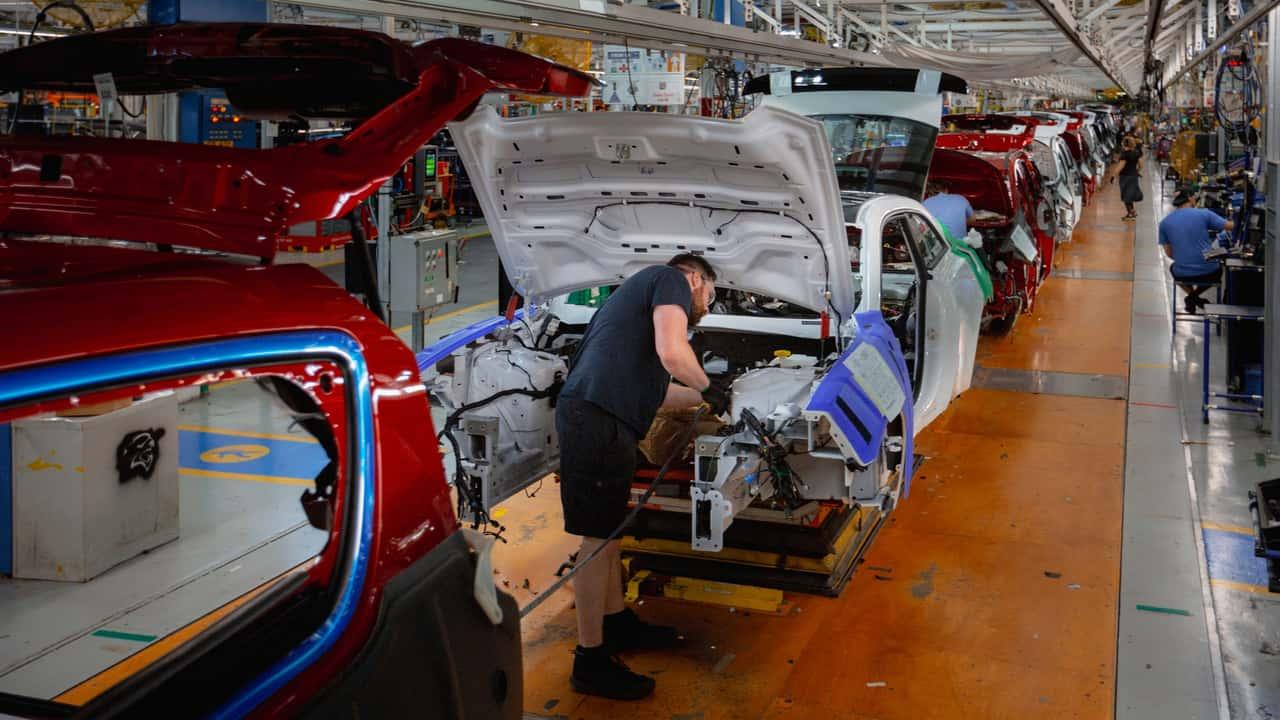 Stellantis interrompe produção em Canadá e México após tarifas de Trump