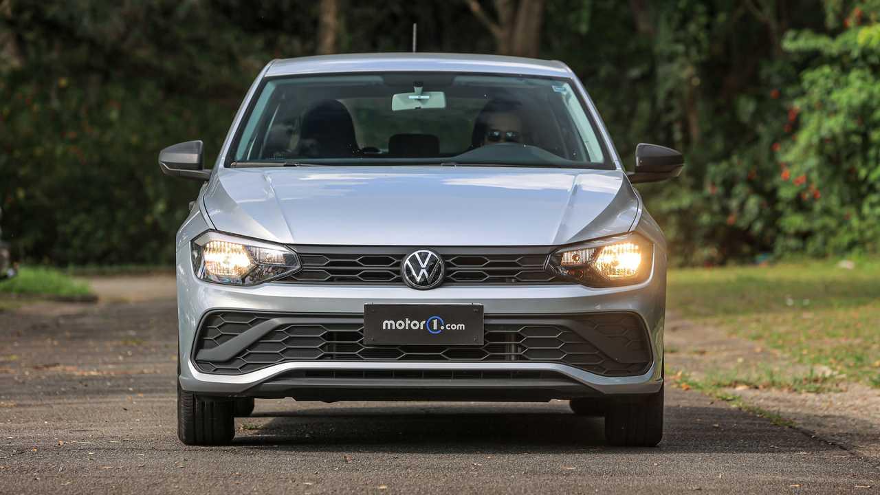 VW Polo lidera vendas em abril e Corolla Cross cresce