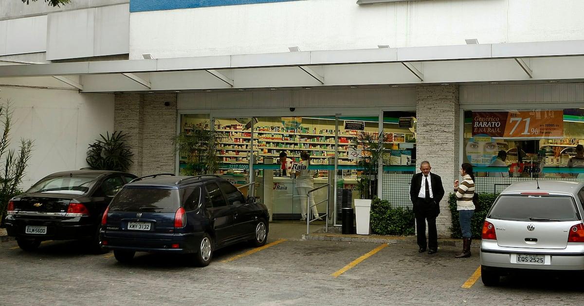 Posso estacionar em farmácia sem ser cliente e evitar guincho