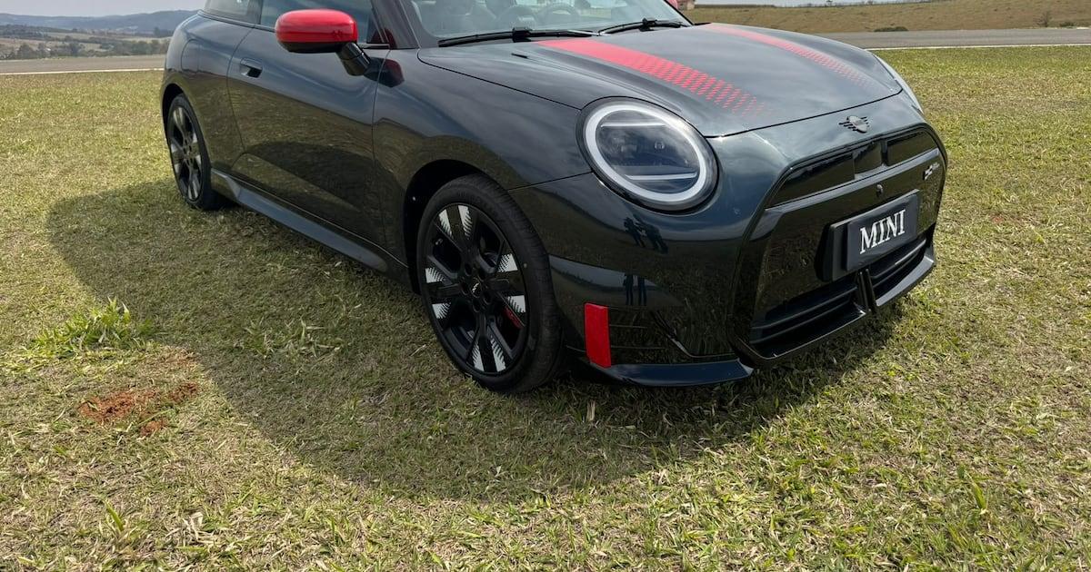 Novo mini john cooper works elétrico é testado no brasil